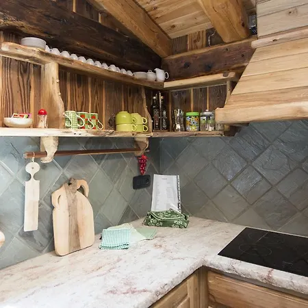 罗日特斯吉昂公寓 * 尚波吕克